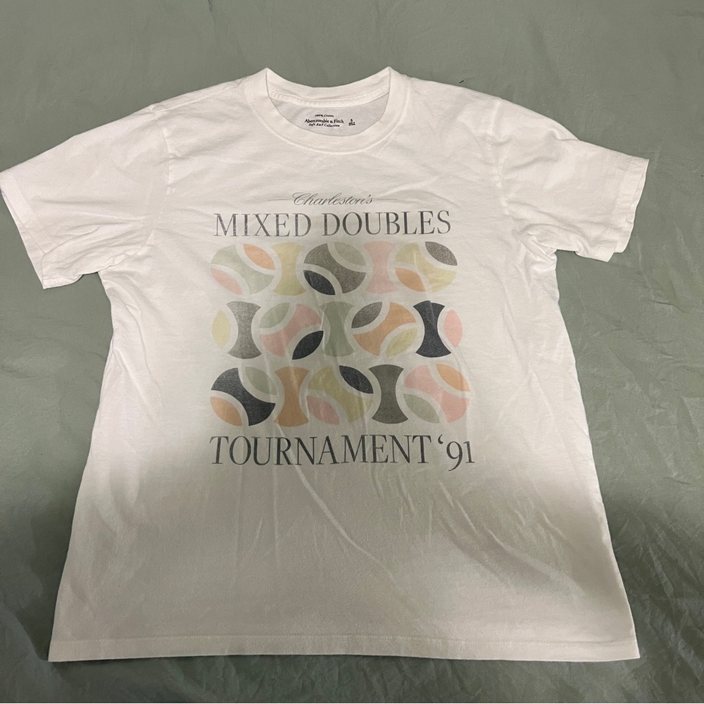 ABERCROMBIE White Graphic Tee